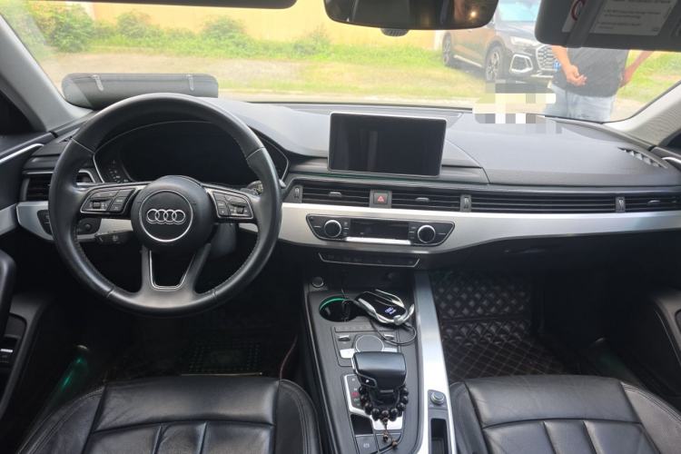 Used Audi A4L 2018 30th Anniversary Edition 40 TFSI Fashion Model Center Console