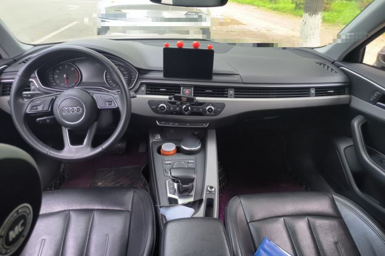 Used Audi A4L 2018 30th Anniversary Edition 40 TFSI Trendy Model Center Console