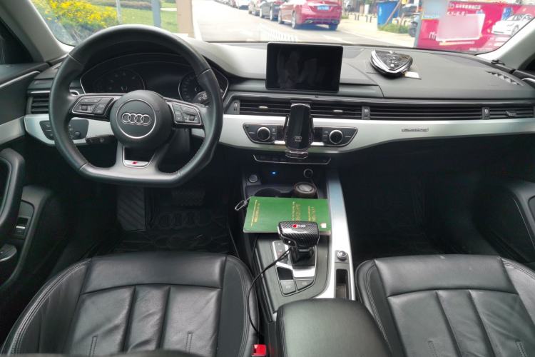 Used Audi A4L 2018 30th Anniversary Edition 45 TFSI quattro Individual Sport Edition Center Console