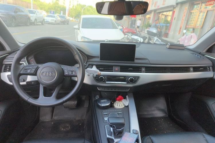 Used Audi A4L 2018 30th Anniversary Edition 40 TFSI Fashion Model Center Console