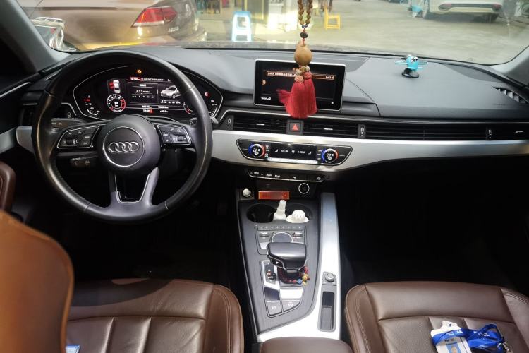Used Audi A4L 2018 30th Anniversary Edition 40 TFSI Fashion Model Center Console