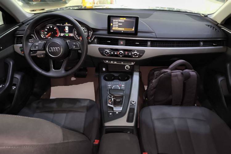 Used Audi A4L 2018 30th Anniversary Edition 40 TFSI Trendy Model Center Console