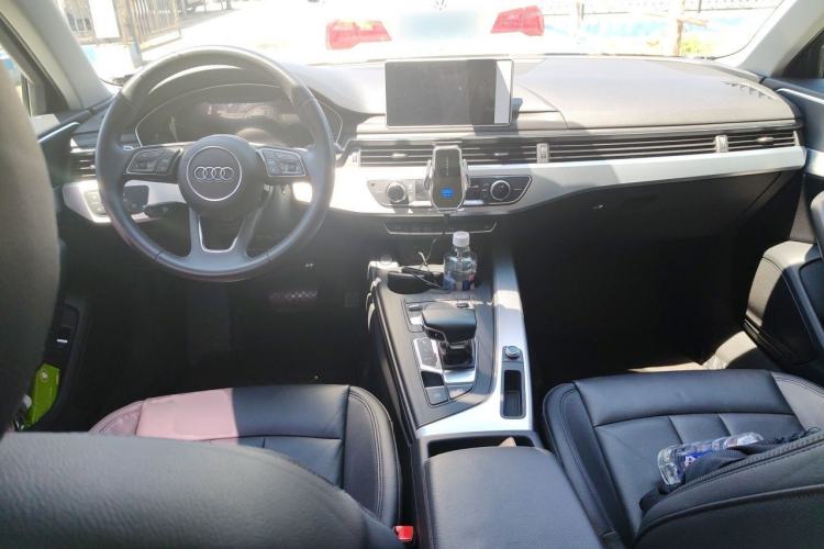 Used Audi A4L 2018 30th Anniversary Edition 40 TFSI Fashion Model Center Console