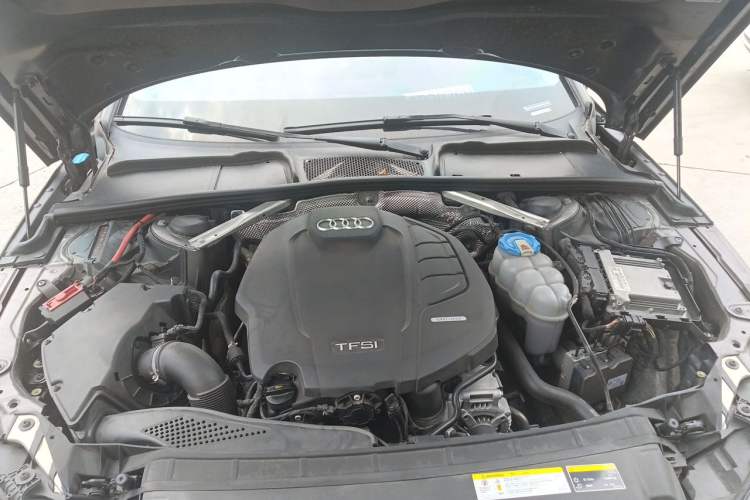 Used Audi A4L 2018 30th Anniversary Edition 40 TFSI Fashion Model Engine Bay