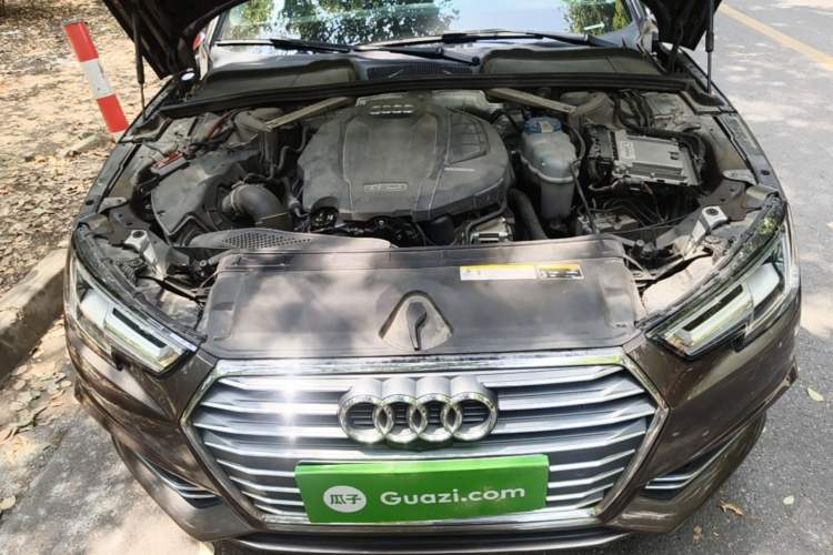 Used Audi A4L 2018 30th Anniversary Edition 40 TFSI Fashion Model Engine Bay
