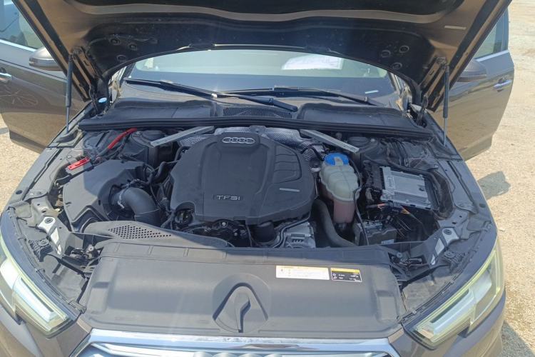 Used Audi A4L 2018 30th Anniversary Edition 40 TFSI Fashion Model Engine Bay