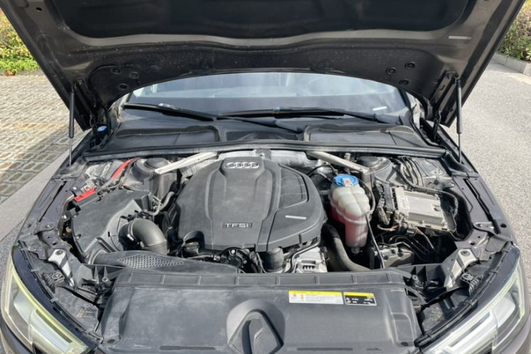 Used Audi A4L 2018 30th Anniversary Edition 40 TFSI Fashion Model Engine Bay