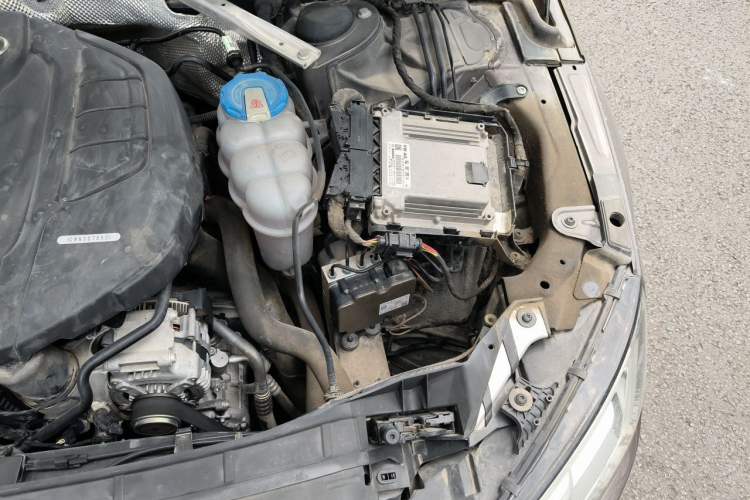 Used Audi A4L 2018 30th Anniversary Edition 40 TFSI Trendy Model Engine Bay Left