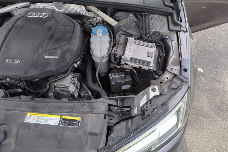 Used Audi A4L 2018 30th Anniversary Edition 40 TFSI Trendy Model Engine Bay Left