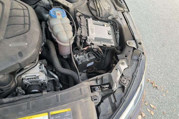 Used Audi A4L 2018 30th Anniversary Edition 40 TFSI Trendy Model Engine Bay Left