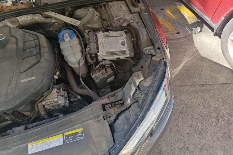 Used Audi A4L 2018 30th Anniversary Edition 40 TFSI Trendy Model Engine Bay Left