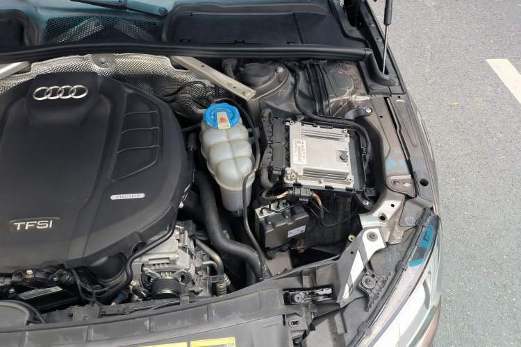 Used Audi A4L 2018 30th Anniversary Edition 40 TFSI Fashion Model Engine Bay Left