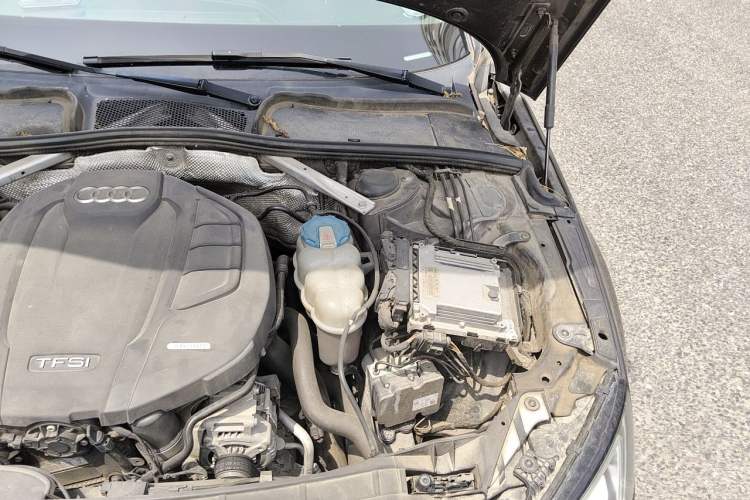 Used Audi A4L 2018 30th Anniversary Edition 40 TFSI Trendy Model Engine Bay Left