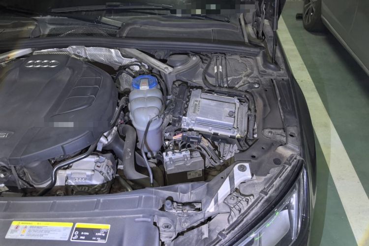 Used Audi A4L 2018 30th Anniversary Edition 40 TFSI Fashion Model Engine Bay Left