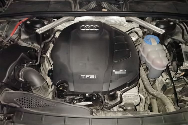 Used Audi A4L 2018 30th Anniversary Edition 40 TFSI Fashion Model Engine Bay