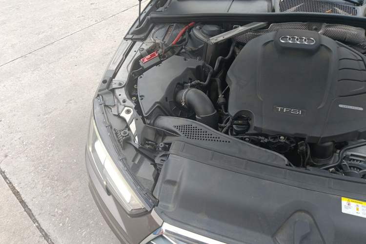 Used Audi A4L 2018 30th Anniversary Edition 40 TFSI Fashion Model Engine Bay Right