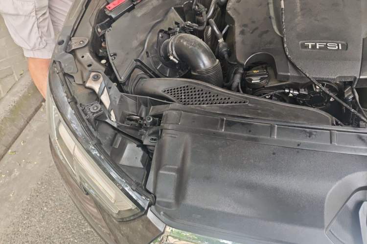 Used Audi A4L 2018 30th Anniversary Edition 40 TFSI Fashion Model Engine Bay Right