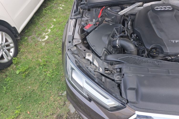 Used Audi A4L 2018 30th Anniversary Edition 40 TFSI Fashion Model Engine Bay Right