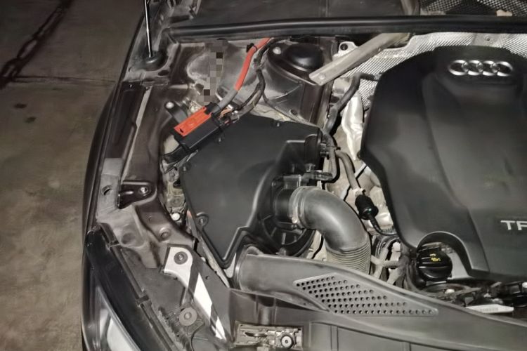 Used Audi A4L 2018 30th Anniversary Edition 40 TFSI Fashion Model Engine Bay Right