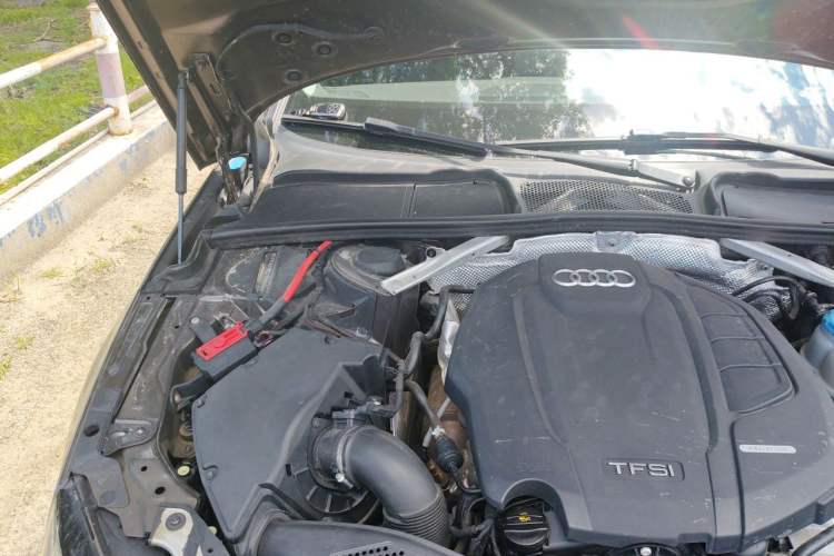 Used Audi A4L 2018 30th Anniversary Edition 40 TFSI Fashion Model Engine Bay Right