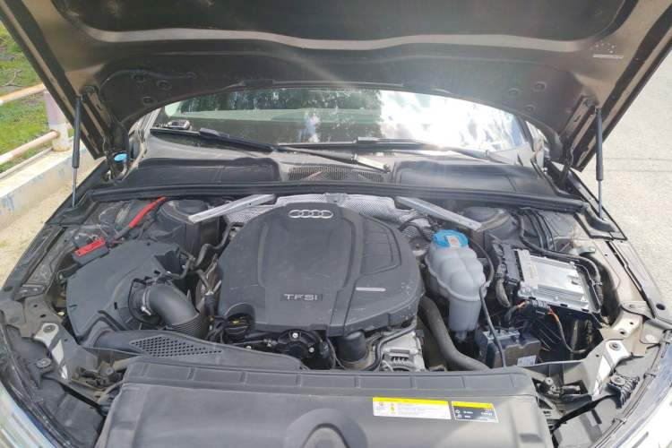 Used Audi A4L 2018 30th Anniversary Edition 40 TFSI Fashion Model Engine Bay
