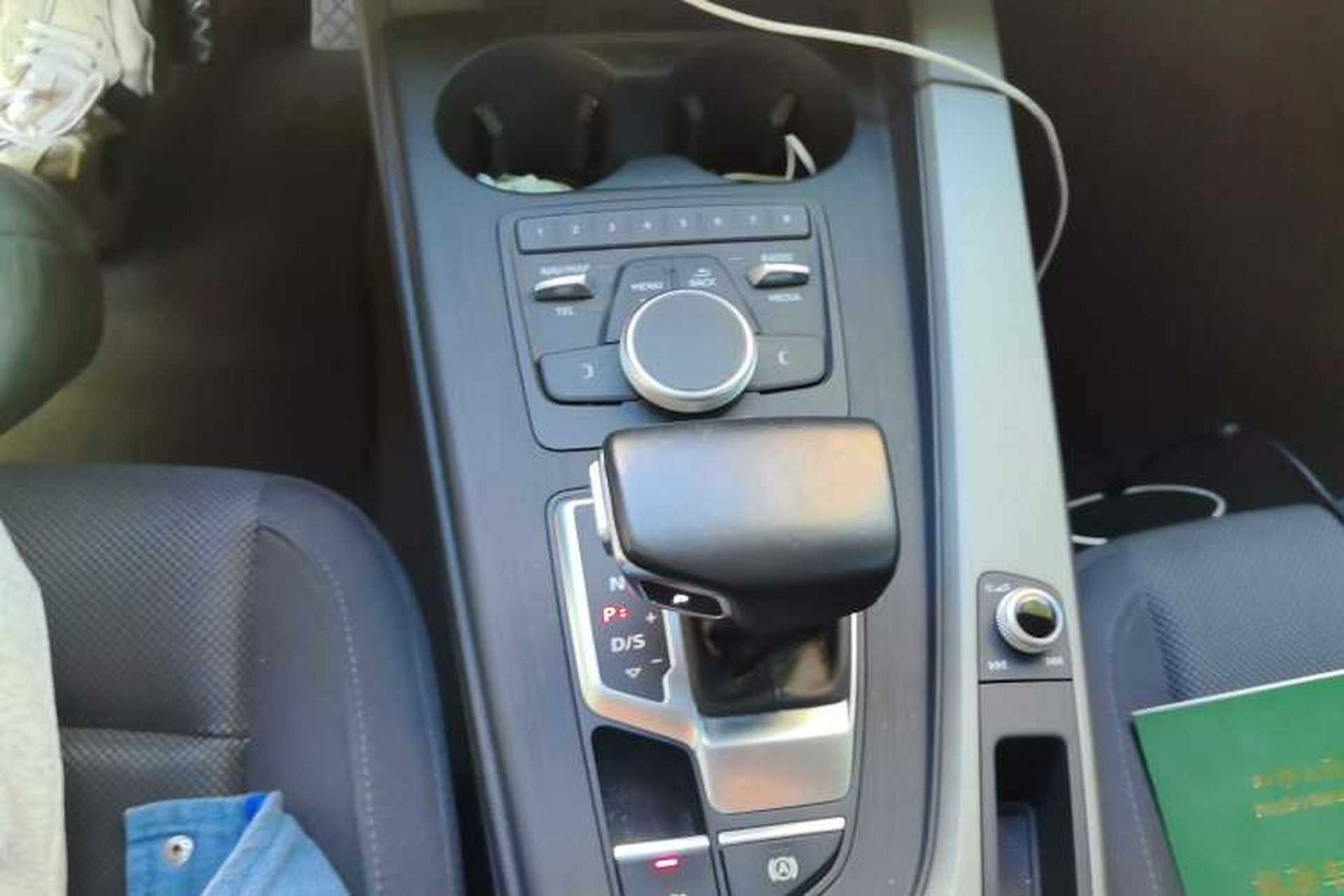 Used Audi A4L 2018 30th Anniversary Edition 40 TFSI Trendy Model Gear Lever