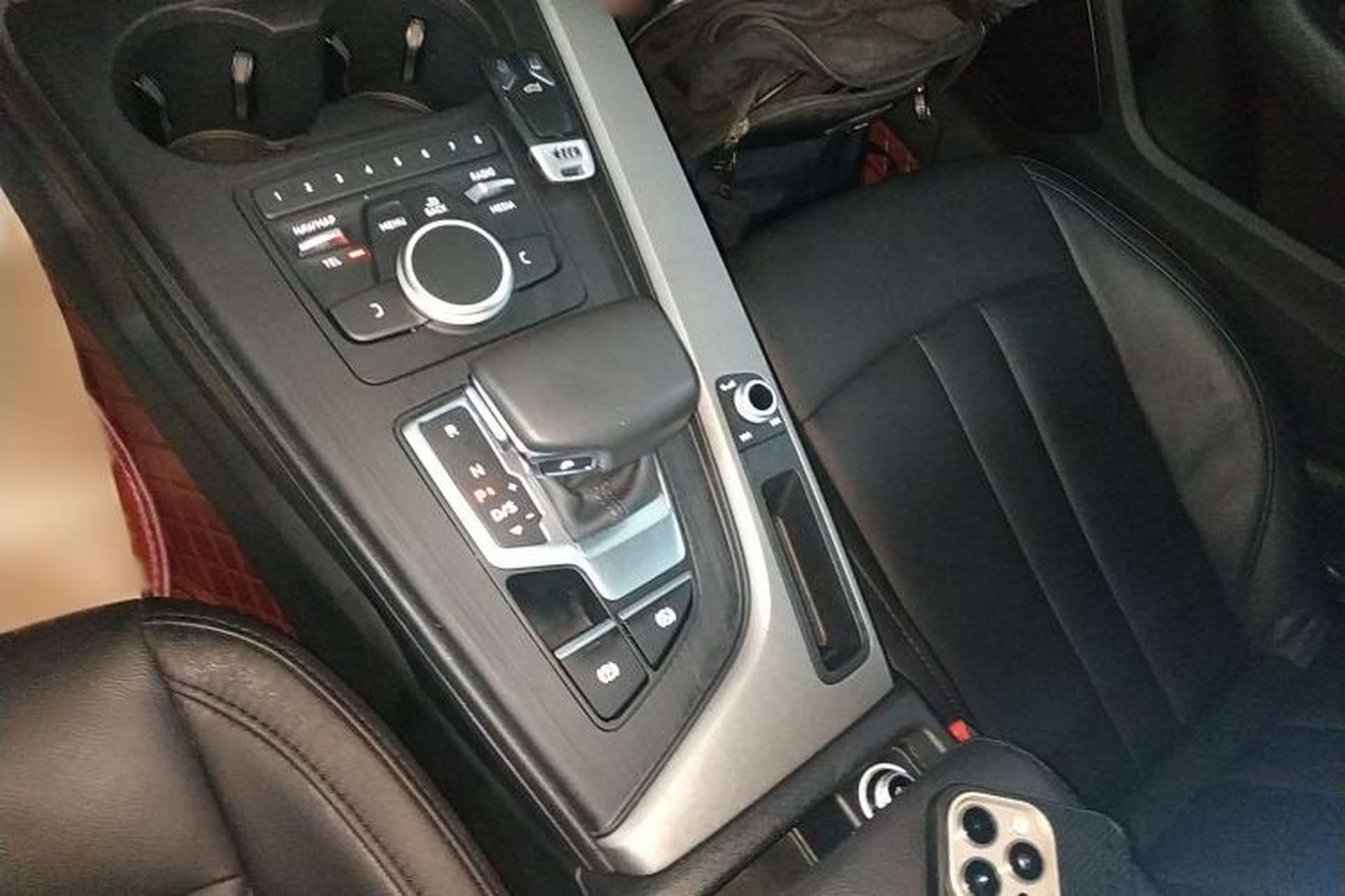 Used Audi A4L 2018 30th Anniversary Edition 40 TFSI Trendy Model Gear Lever