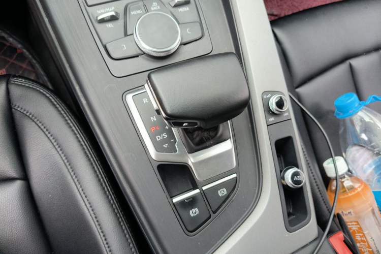 Used Audi A4L 2018 30th Anniversary Edition 40 TFSI Trendy Model Gear Lever