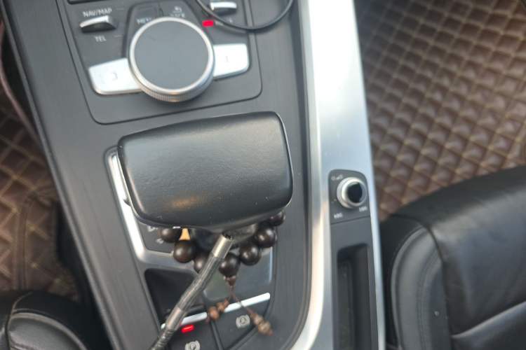 Used Audi A4L 2018 30th Anniversary Edition 40 TFSI Fashion Model Gear Lever
