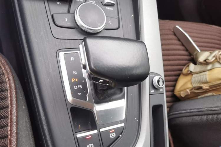 Used Audi A4L 2018 30th Anniversary Edition 40 TFSI Trendy Model Gear Lever