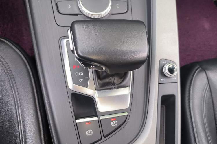 Used Audi A4L 2018 30th Anniversary Edition 40 TFSI Trendy Model Gear Lever