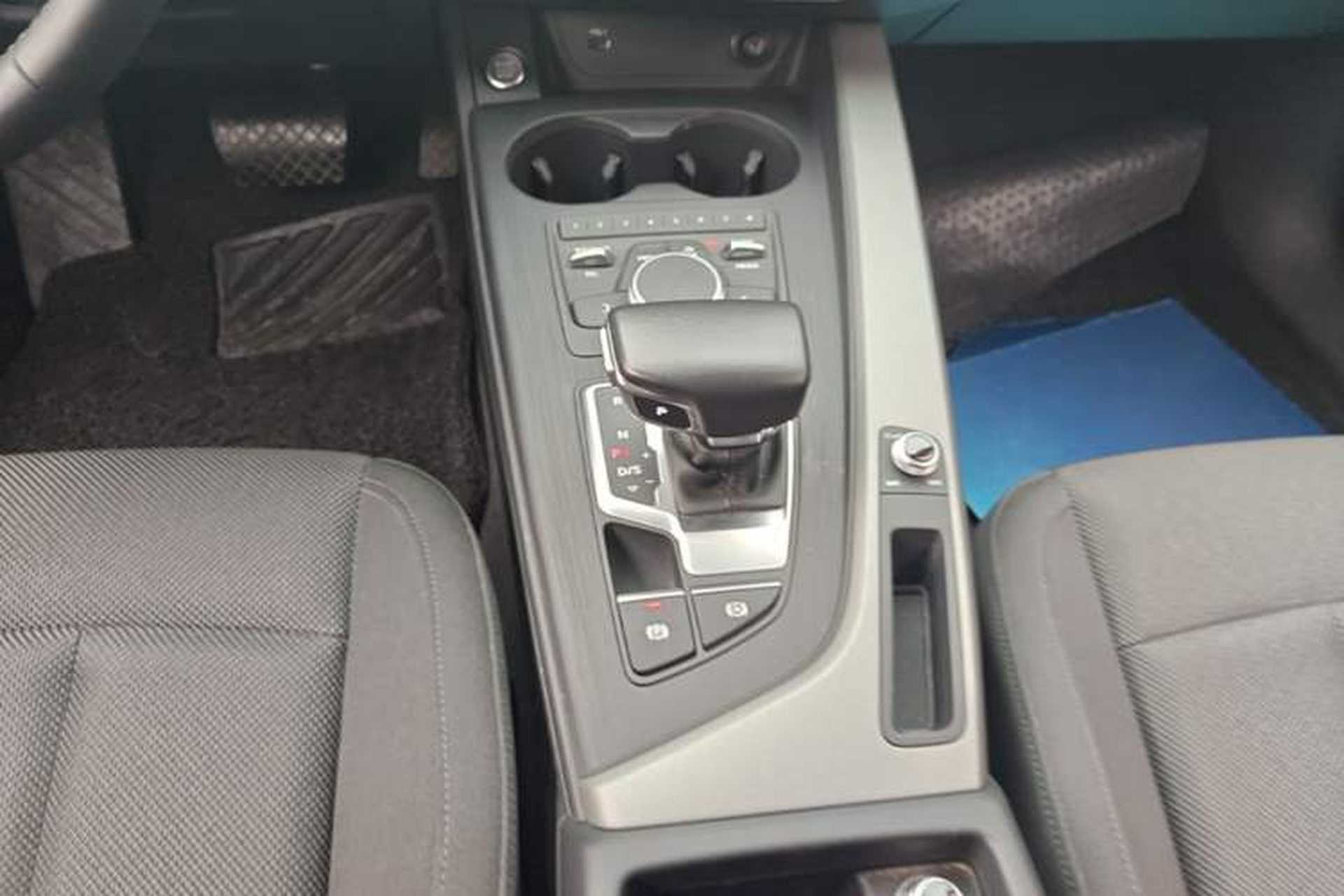 Used Audi A4L 2018 30th Anniversary Edition 40 TFSI Trendy Model Gear Lever