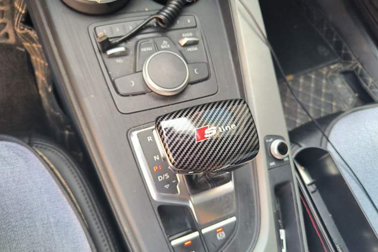 Used Audi A4L 2018 30th Anniversary Edition 40 TFSI Trendy Model Gear Lever