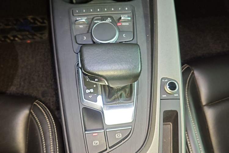 Used Audi A4L 2018 30th Anniversary Edition 40 TFSI Trendy Model Gear Lever