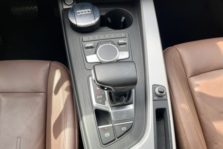 Used Audi A4L 2018 30th Anniversary Edition 40 TFSI Fashion Model Gear Lever