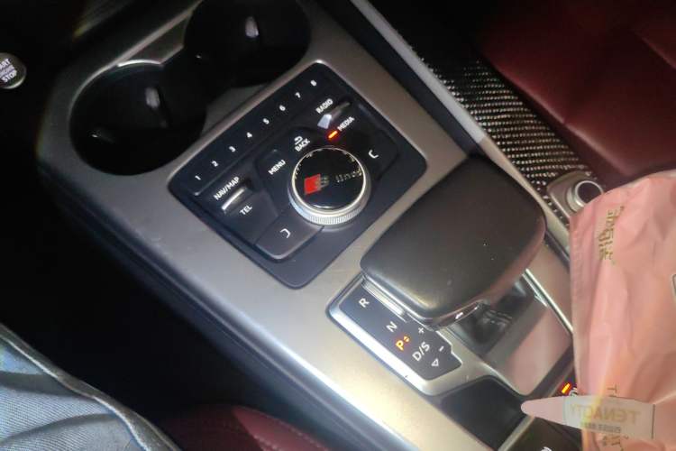 Used Audi A4L 2018 30th Anniversary Edition 40 TFSI Trendy Model Gear Lever