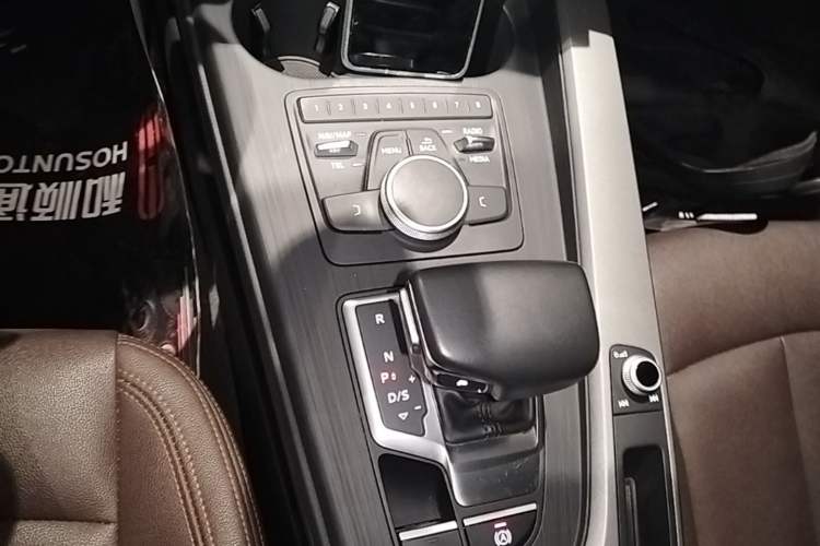 Used Audi A4L 2018 30th Anniversary Edition 40 TFSI Trendy Model Gear Lever