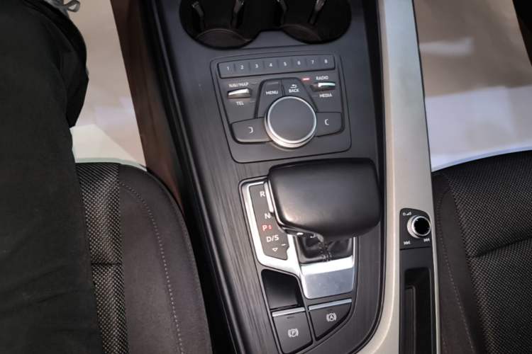 Used Audi A4L 2018 30th Anniversary Edition 40 TFSI Trendy Model Gear Lever