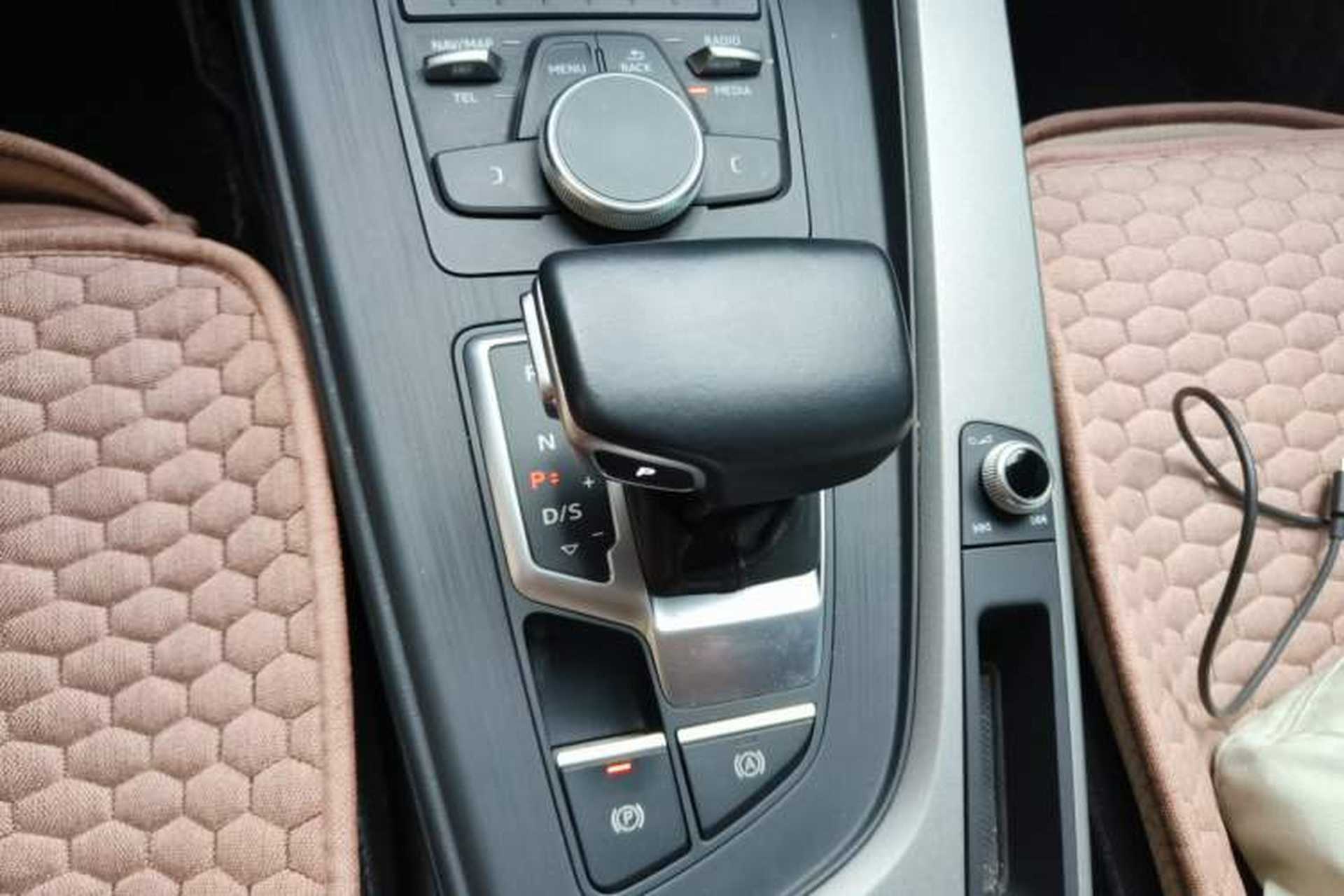 Used Audi A4L 2018 30th Anniversary Edition 40 TFSI Trendy Model Gear Lever