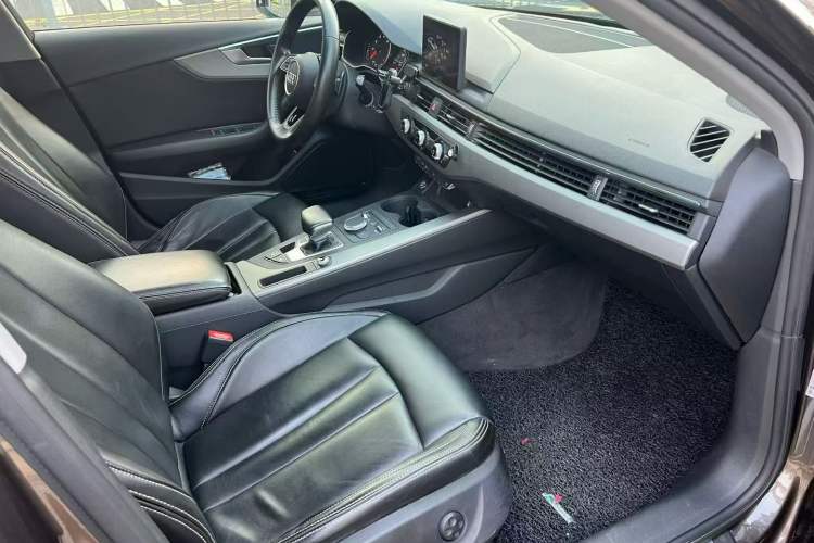 Used Audi A4L 2018 30th Anniversary Edition 40 TFSI Trendy Model Interior 3