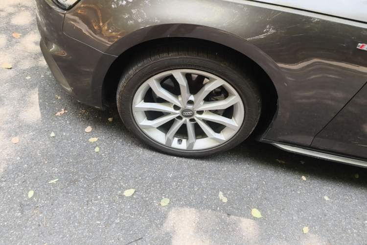 Used Audi A4L 2018 30th Anniversary Edition 40 TFSI Fashion Model Left Front Wheel Hub