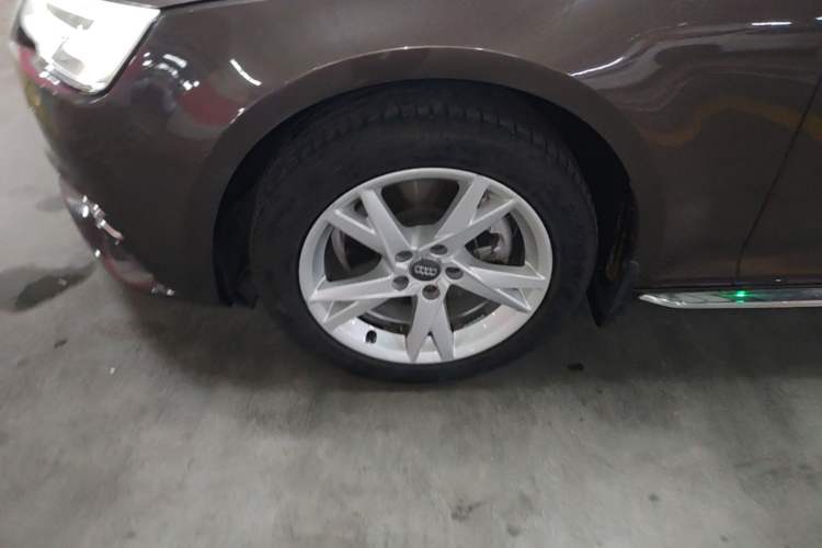 Used Audi A4L 2018 30th Anniversary Edition 40 TFSI Trendy Model Left Front Wheel Hub