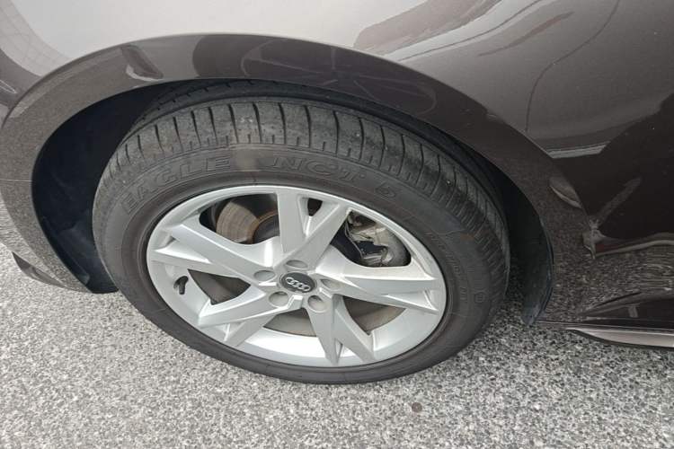 Used Audi A4L 2018 30th Anniversary Edition 40 TFSI Trendy Model Left Front Wheel Hub