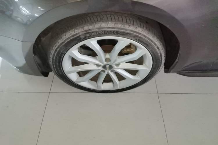 Used Audi A4L 2018 30th Anniversary Edition 40 TFSI Fashion Model Left Front Wheel Hub