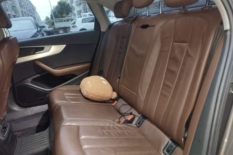 Used Audi A4L 2018 30th Anniversary Edition 40 TFSI Fashion Model Left Rear Seat