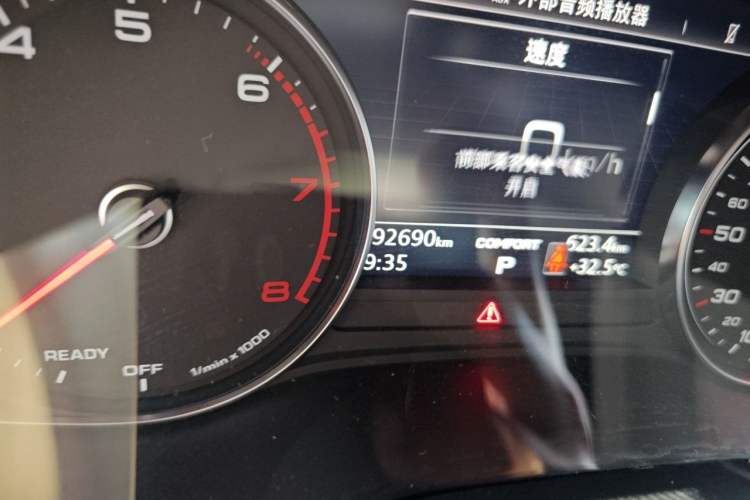 Used Audi A4L 2018 30th Anniversary Edition 40 TFSI Trendy Model Odometer Close Up