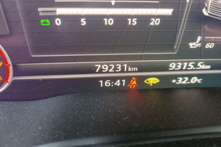 Used Audi A4L 2018 30th Anniversary Edition 40 TFSI Fashion Model Odometer Close Up