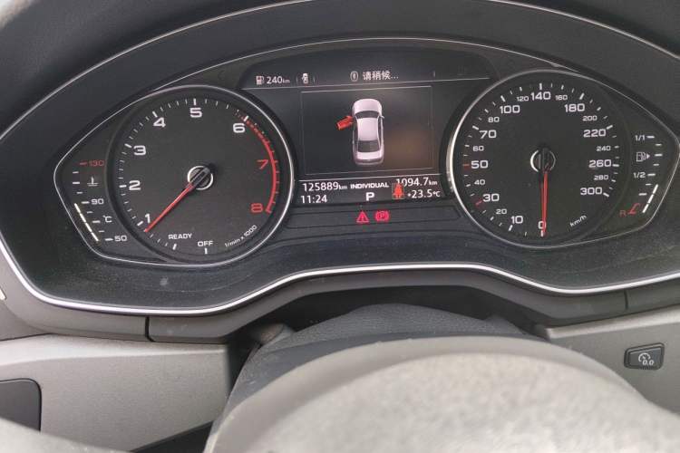 Used Audi A4L 2018 30th Anniversary Edition 40 TFSI Trendy Model Odometer Close Up