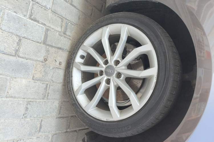 Used Audi A4L 2018 30th Anniversary Edition 40 TFSI Fashion Model Right Front Wheel Hub