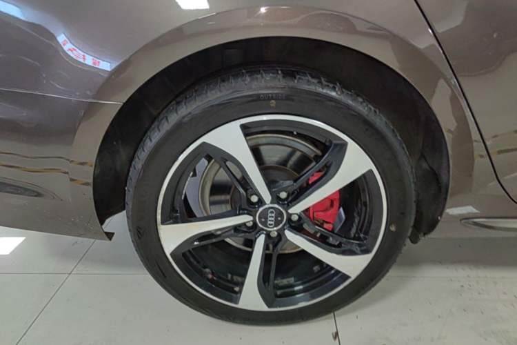 Used Audi A4L 2018 30th Anniversary Edition 40 TFSI Fashion Model Right Rear Wheel Hub